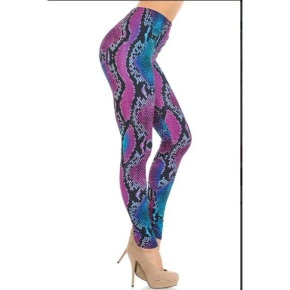 Reg One Size Creamy soft pink and blue snakeskin leggings | Snakeskin leggings - Picture 3 of 9